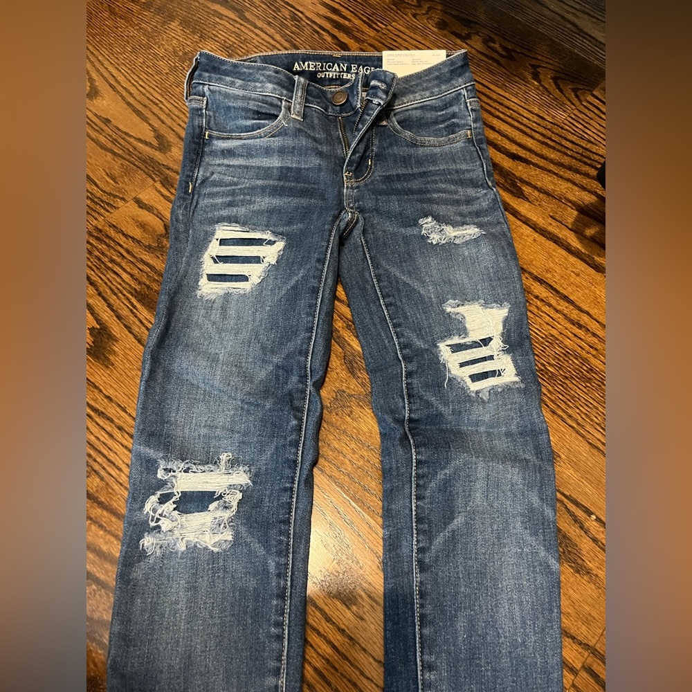 NWT SZ 0 AMERICAN EAGLE SKINNY JEANS DESTROYED
